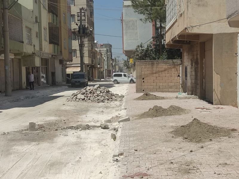 İpek Mahallesinde geç ilerleyen çalışmalar vatandaşı perişan ediyor