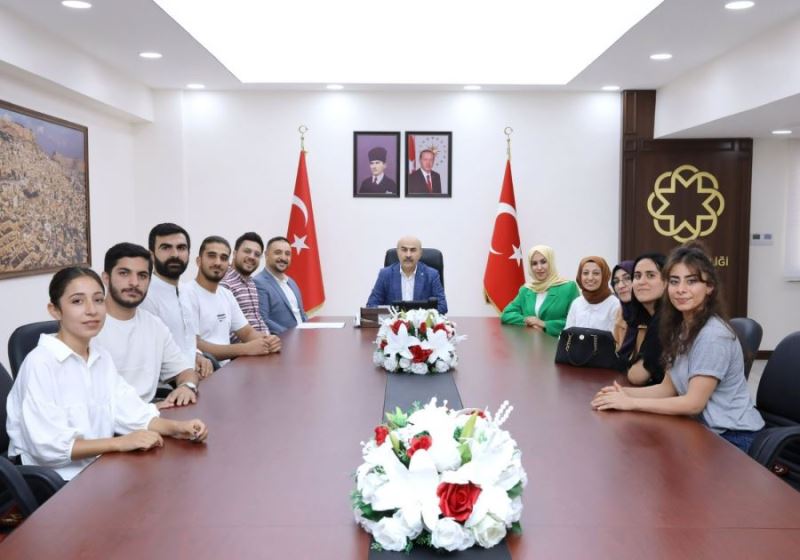 Üniversiteyi Kazanan Öğrencilerden Vali Demirtaş’a Teşekkür Ziyareti