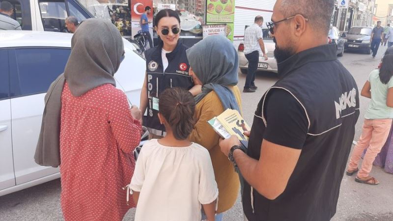 Kızıltepe Emniyeti Narko-Nokta stantlarıyla vatandaşı bilgilendiriyor