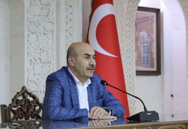 Vali Demirtaş: Geçen yıl yaklaşık 45 kilometre civarında sıcak asfalt yaptık