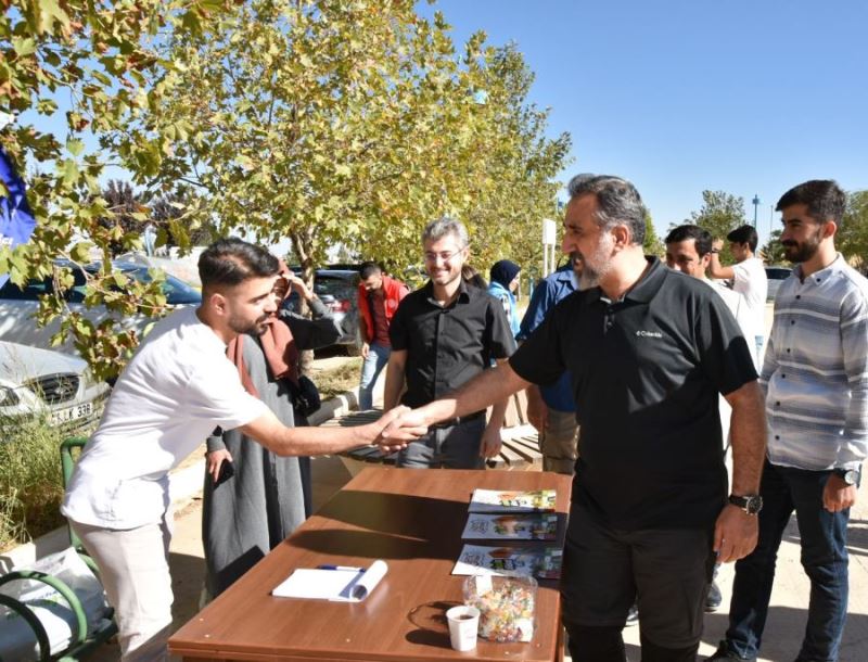 Davul Zurna Eşliğinde Halay Çeken Üniversite Öğrencileri Gönüllerince Eğlendi