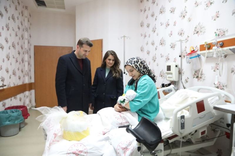 Kızıltepe’de yeni yılın ilk bebeği Ahmet Aras dünyaya geldi