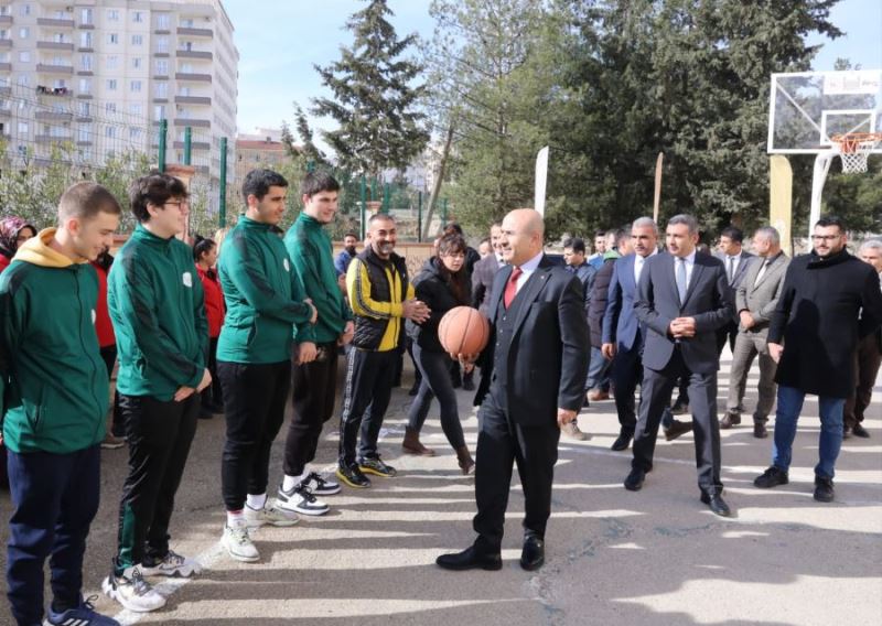Basketbol potaları gençlerin hizmetine sunuldu