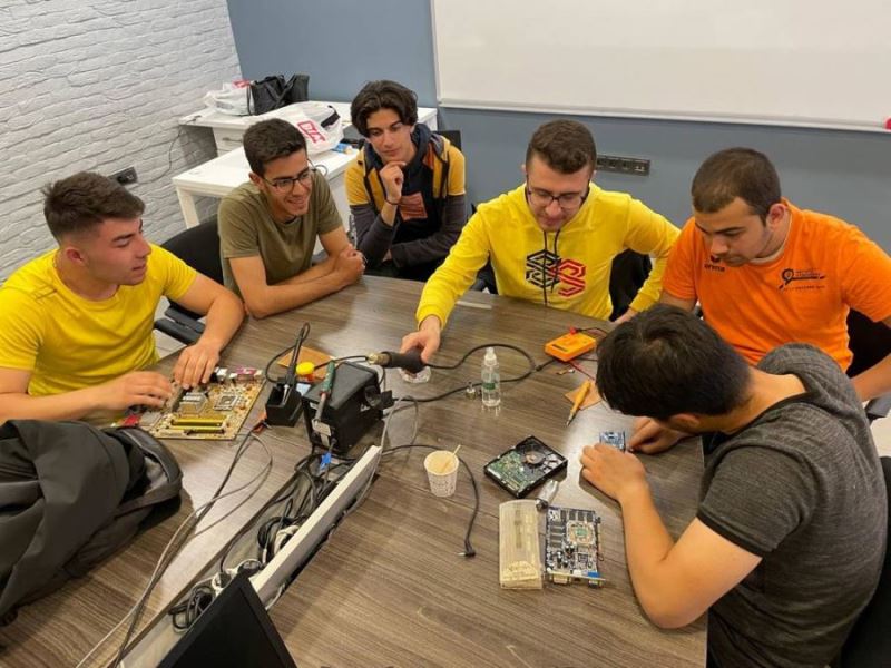 MBB Gençlik Merkezinde bilişim inovasyon atölyesi 7 alanda eğitim veriyor