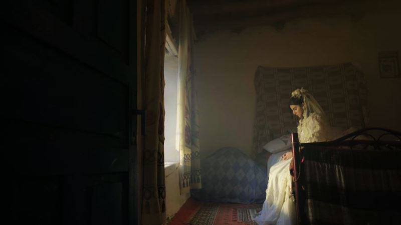 Mardinli yönetmen çocuk gelinlere dikkat çekmek için klip çekti