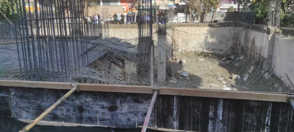 Kızıltepe’de Kütüphane inşaatı çöktü: 4 Yaralı