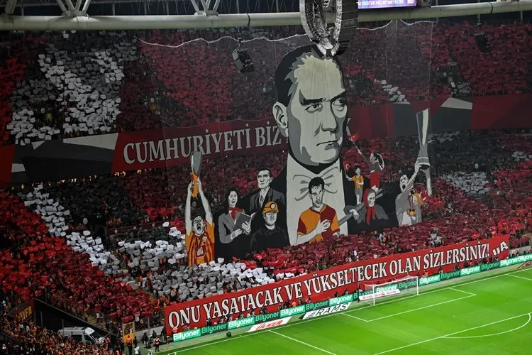 Galatasaray’ın koreografisinde Nobel Ödüllü Mardinli bilim insanı Sancar da yer aldı