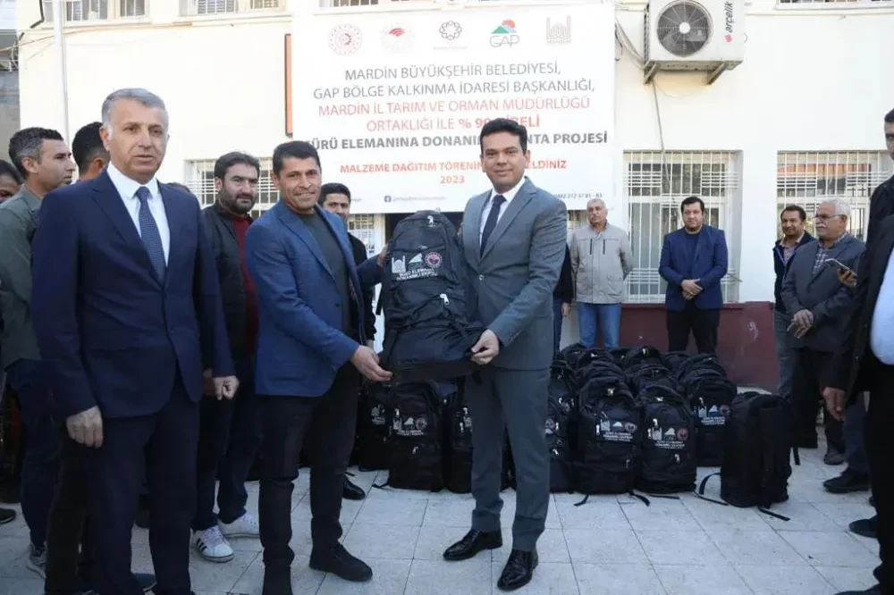 Kızıltepe ‘de çoban sertifikalı besicilere ekipman çantası dağıtıldı