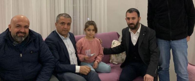 Engelli maaşını depremzede çocuklara bağışladı