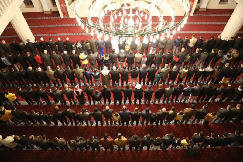 Kızıltepe’de Miraç Kandili’nde eller depremzedeler için semaya kalktı