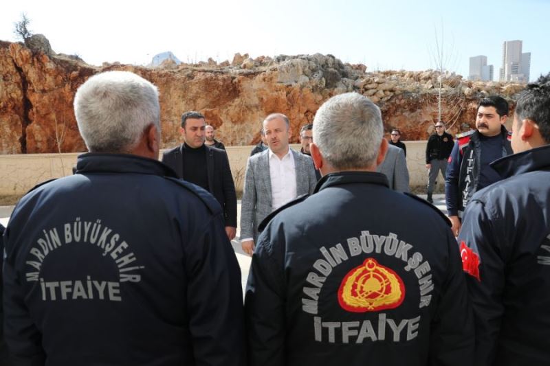 Mardin itfaiyesi deprem bölgesinde enkazdan 49 yaralıyı çıkardı