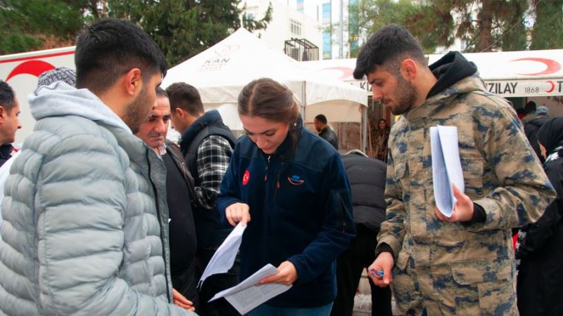 Kızıltepeli gençler deprem bölgesine kan bağışlıyor