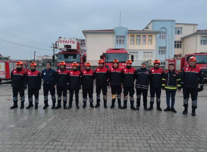 Mardin Büyükşehir Belediyesi itfaiye ekipleri deprem bölgesine sevk edildi