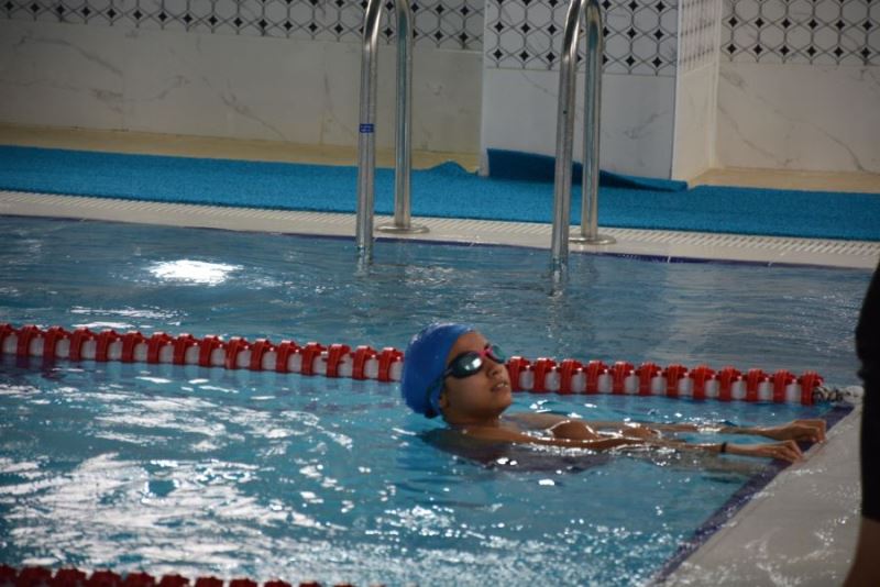 Depremzede Çocuklar Havuzda Keyifli Vakit Geçirdi