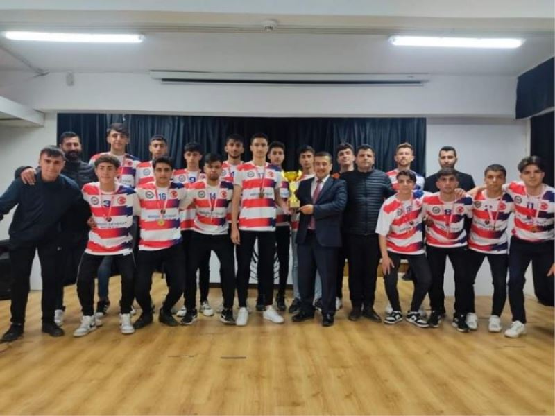 Milli Eğitim Müdürü Nusaybinli şampiyonları tebrik etti