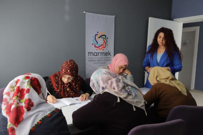 Okuma Yazma Bilmeyen Kalmasın!