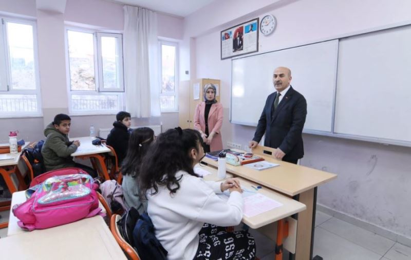 Vali Demirtaş, deneme sınavlarına giren öğrencilere başarılar diledi