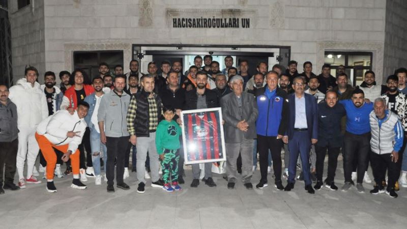 Hacı Şakiroğulları tesislerinde şampiyonluk yemeği