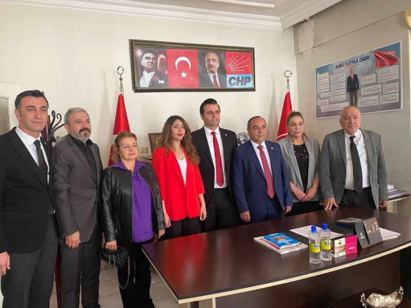 Avukat Nurettin Kılıç kalabalık bir grupla CHP’den milletvekili aday adayı olduğunu duyurdu