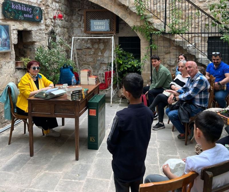 Buket Uzuner Mardin’de Okurları İle Buluştu