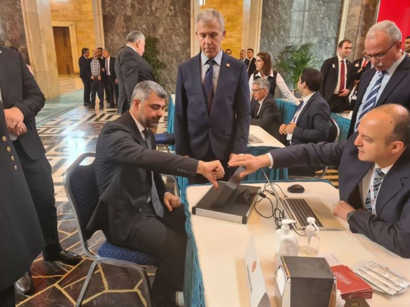 AK Parti Mardin Milletvekili Faruk Kılıç kaydını yaptı