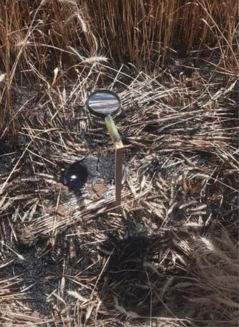 Buğday tarlasında çıkan yangında güneş merceği düzeneği kurulduğu görüldü