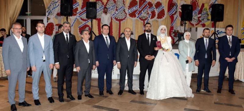 Kılıç ve Kahraman çiftinin nikâhını Kaymakam Cıdıroğlu kıydı