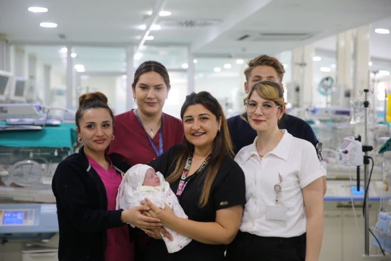 Mardinli çift 770 gram doğan bebeklerini 91 gün sonra kucağına aldı