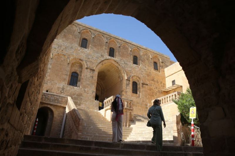 Yurtlar ücretsiz olunca gençler tatilde Mardin