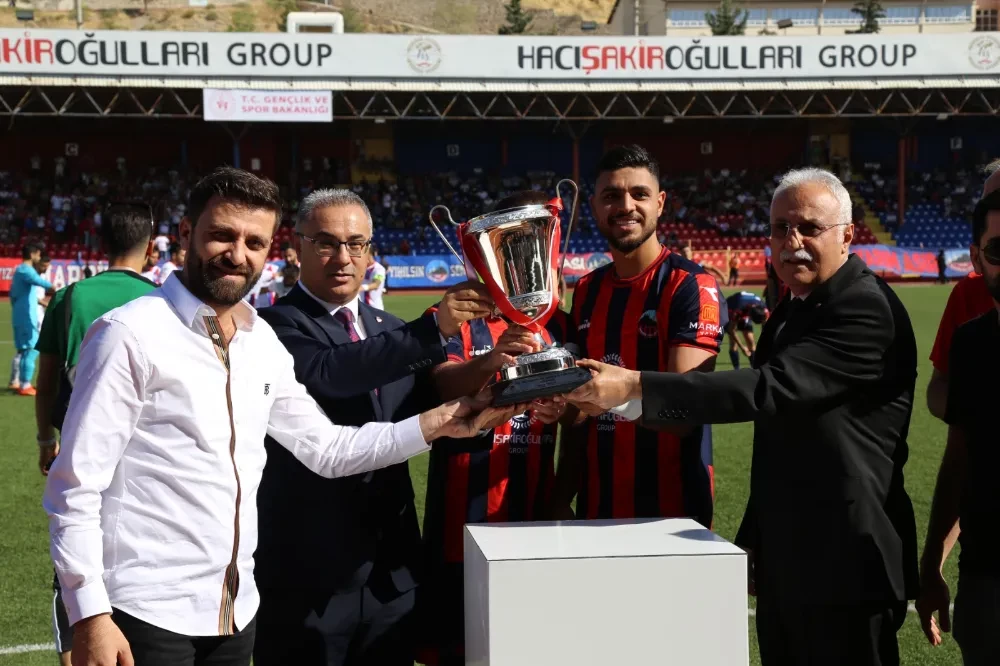 Şampiyon kupasına kavuştu