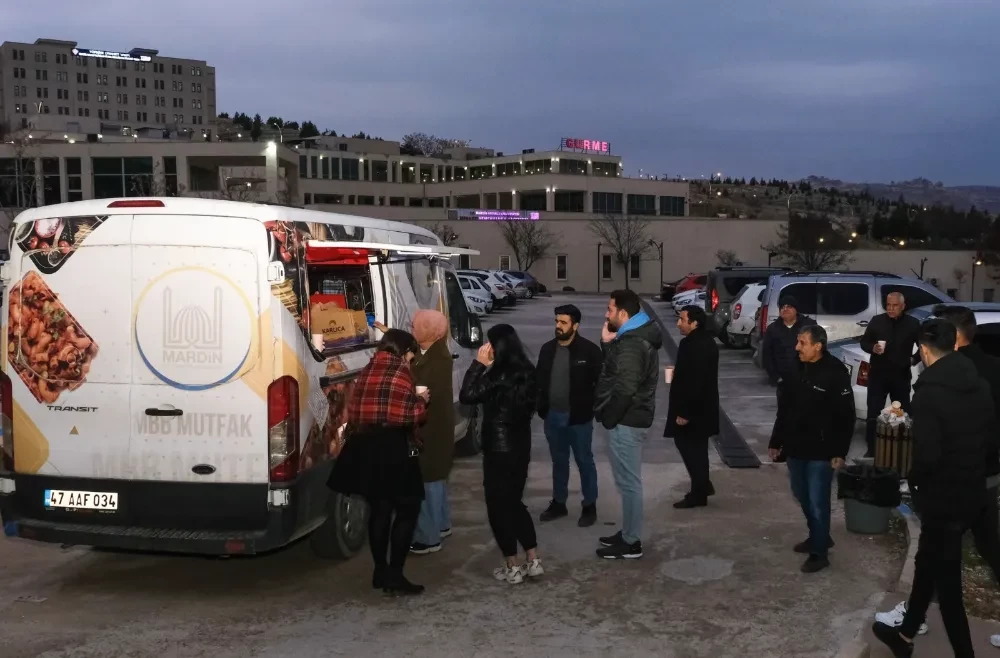 Büyükşehir Belediyesi’nden Kampüste Sınavlara Hazırlanan Öğrencilere Çorba İkramı