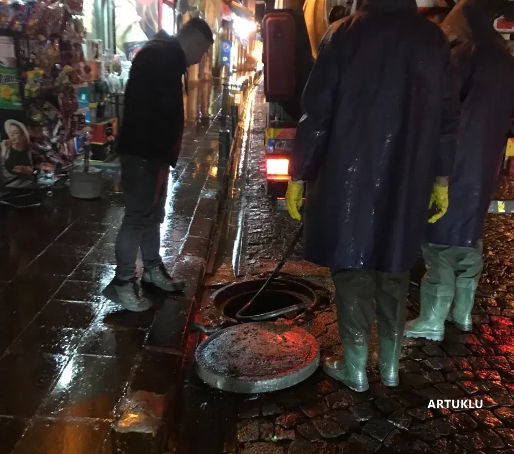 MARSU Ekipleri Gece Boyunca Sağanak Yağış Mesaisini Sürdürdü