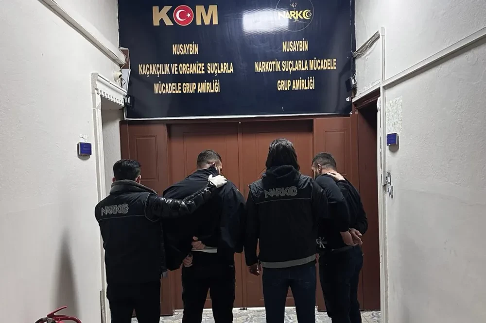 Dur İhtarına Uymayan Firariler Polisten Kaçamadı