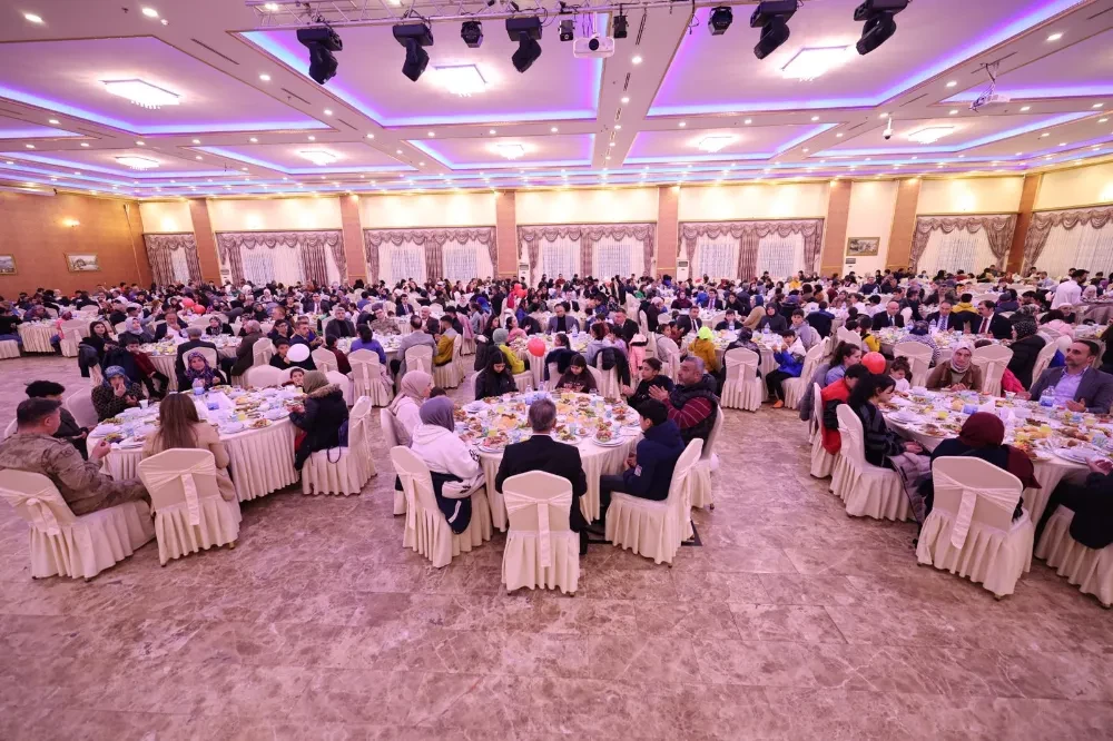 Vali Tuncay Akkoyun, yetim çocuklar ve aileleriyle iftar yaptı