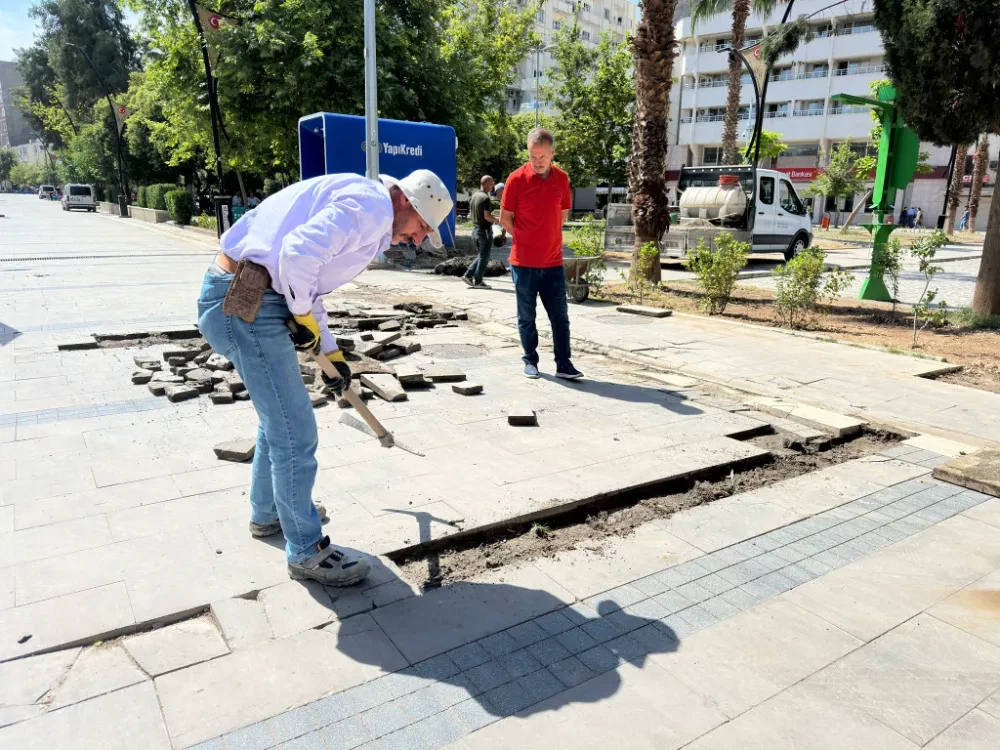 Cumhuriyet Meydanı’nda bakım zamanı
