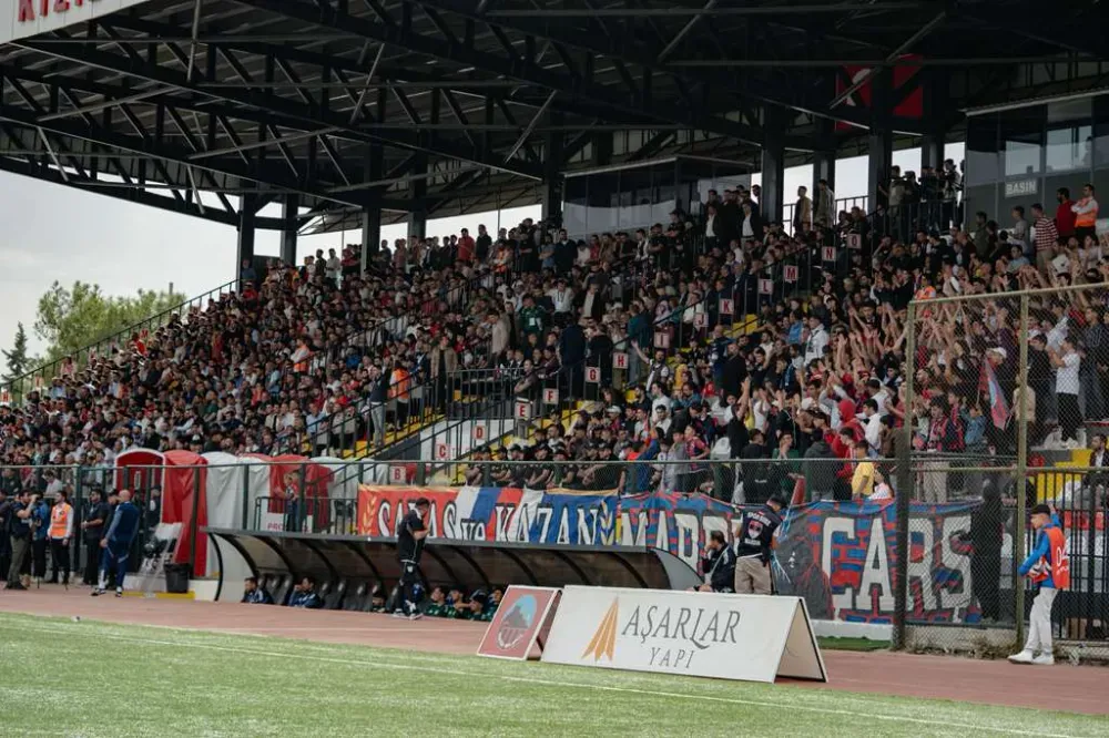 Tribünler Dolup Taşıyor, Taraftar Dışarıda Kalıyor 