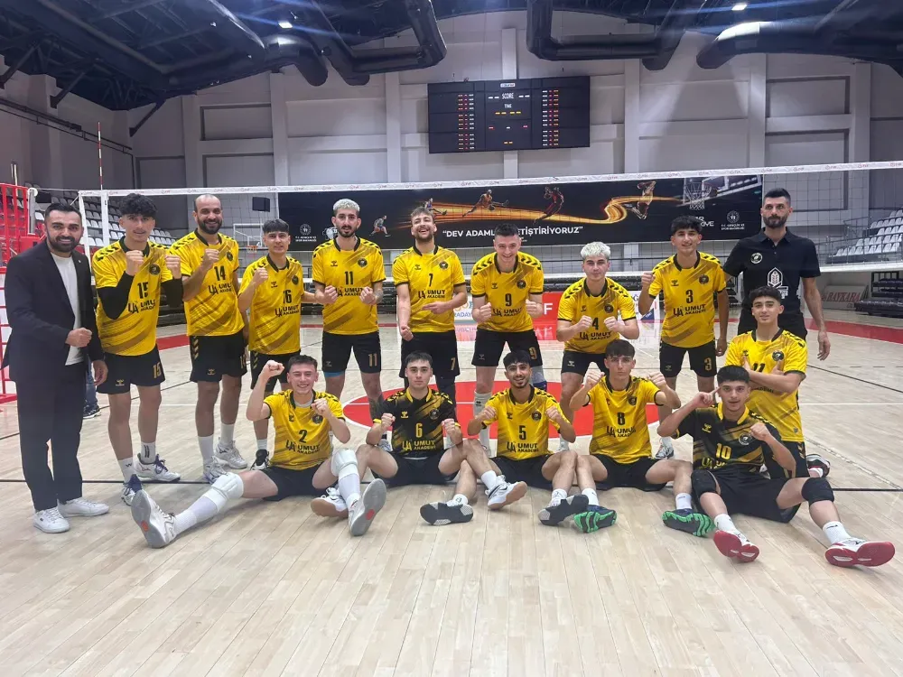 VOLEYBOL DA UMUT KOLEJİ EVİNDE TUĞBA GENÇLİK SPOR