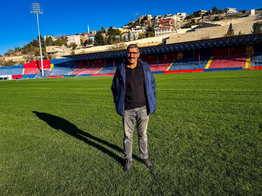 Çimlerin Efendisi Mengirkaan Geri Döndü