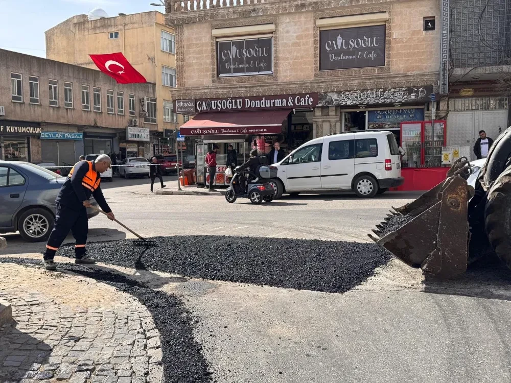 Midyat’ta Asfalt Bakım ve Onarım Çalışmaları Hız Kesmeden Sürüyor