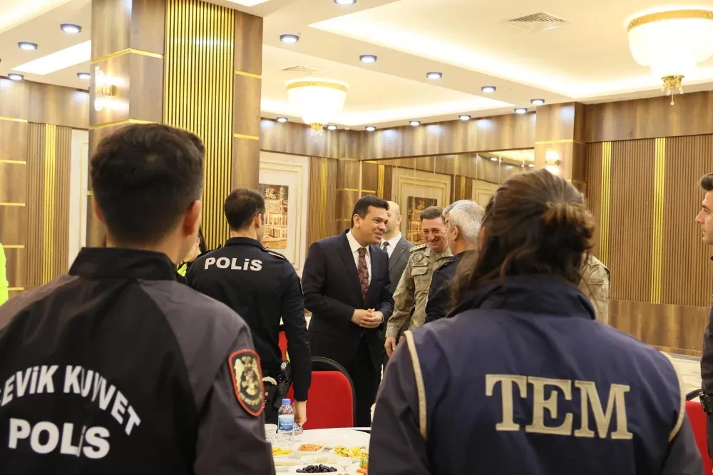 Kaymakam Şahin, polislerle bir araya geldi