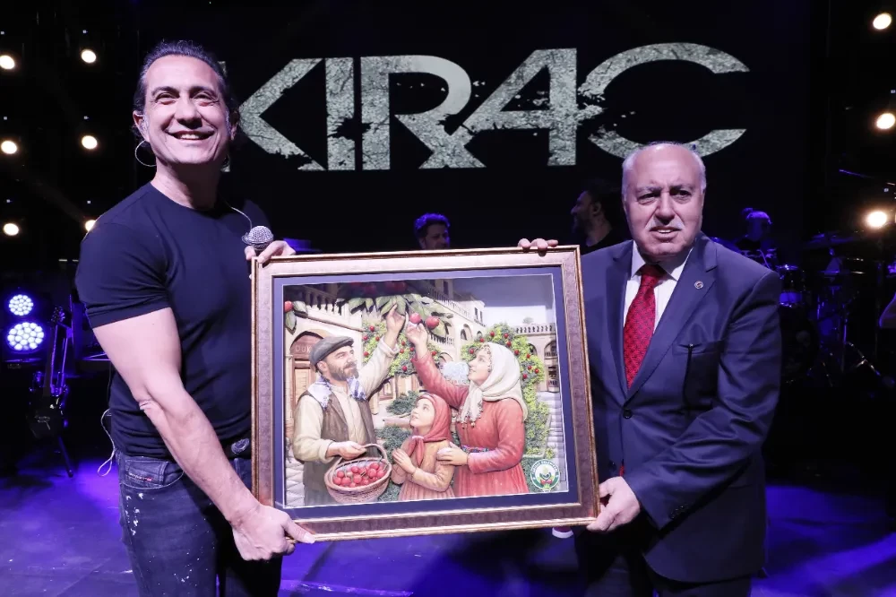 Yeşilli Kiraz Festivali Kıraç’İle final yaptı