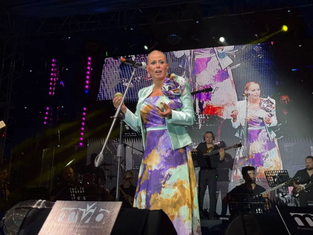 Sanatçı Niral Unsal” Gazze Zulmüne Ortak Olan Herkesi Allah  İçin Kınıyorum”