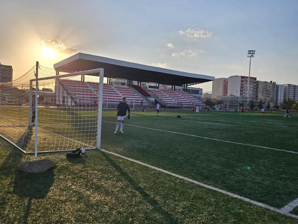 Kızıltepe yeni ilçe stadında çok eksiklikler var, 